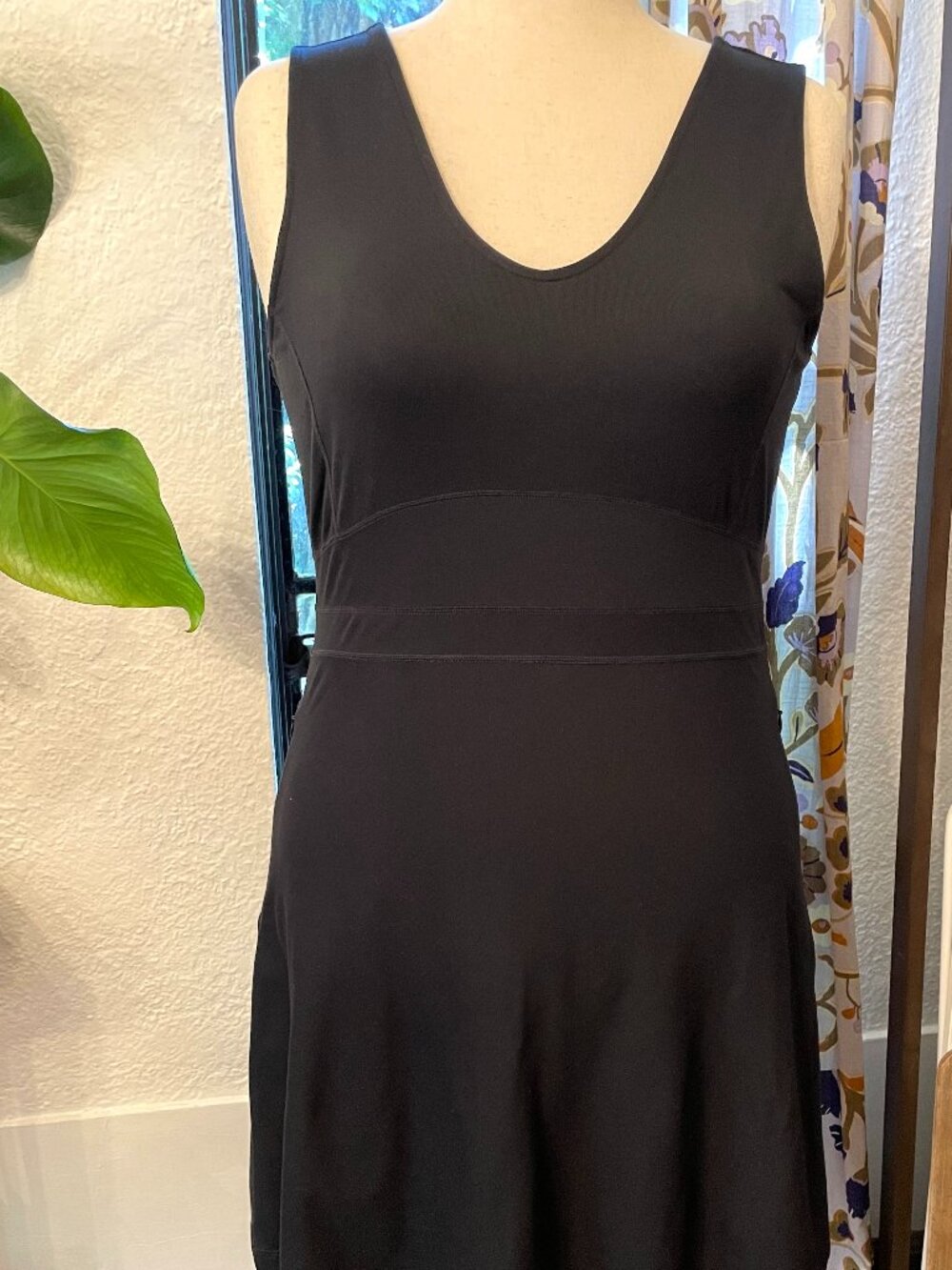 Title Nine Dream Dress, Large, V-Neck, Black, Fit & Flare Dress Travel Hiking